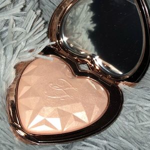 Too faced highlighter